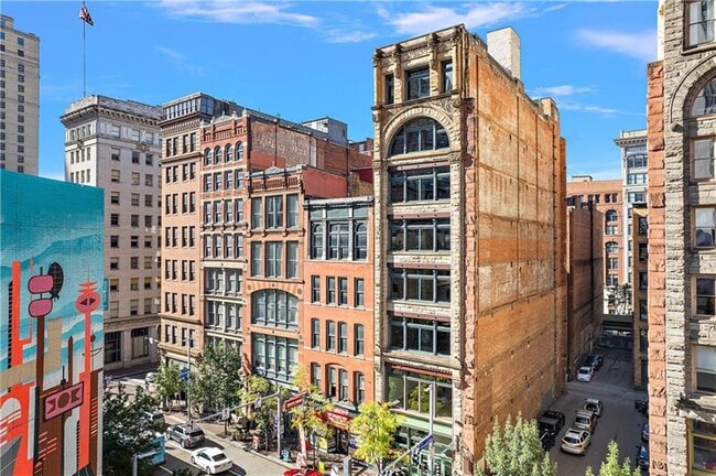 Building Photo - 915 Liberty Ave Rental