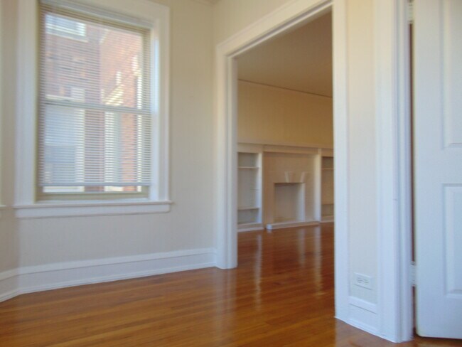 Photo - 2209 E 70th St Unidad 1E