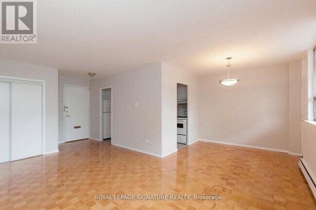 Photo - 525 Eglinton Ave E