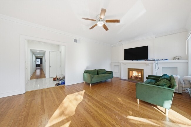 Photo - 5210 S Ingleside Ave Unit 2