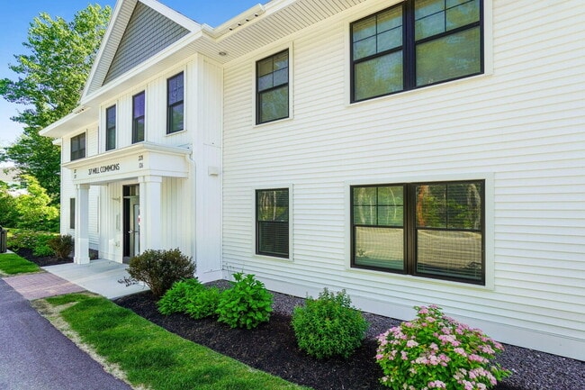 Building Photo - 37 Mill Commons Dr Unit #227