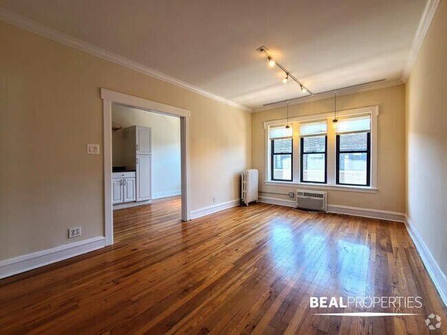 Building Photo - 1 bedroom in CHICAGO IL 60613 Unit S2 Rental