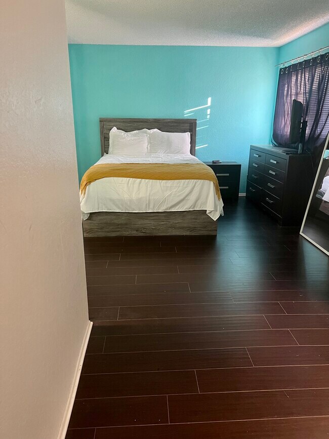 941 Elm Ave Unit Spacious cozy 2 bedroom
