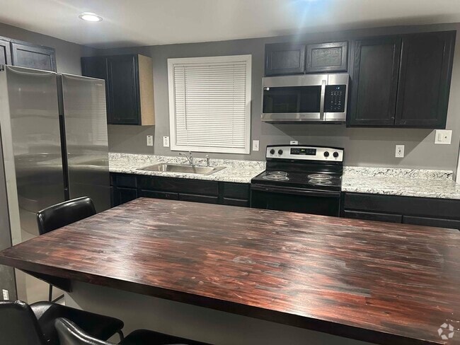 Building Photo - 923 Washington St NW Unit 5 Rental