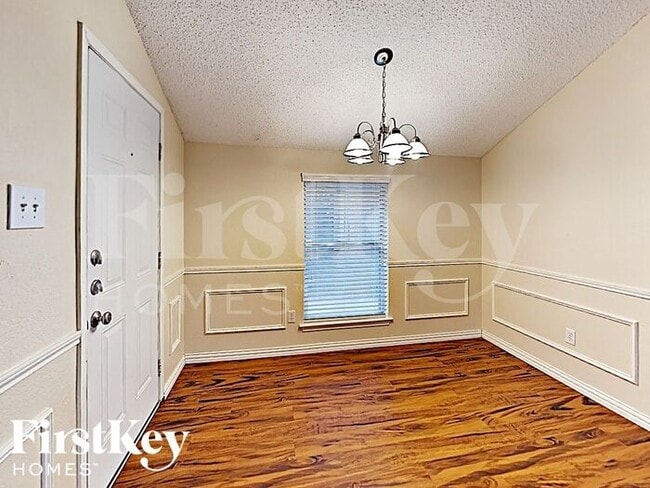 Photo - 504 Mockingbird Dr