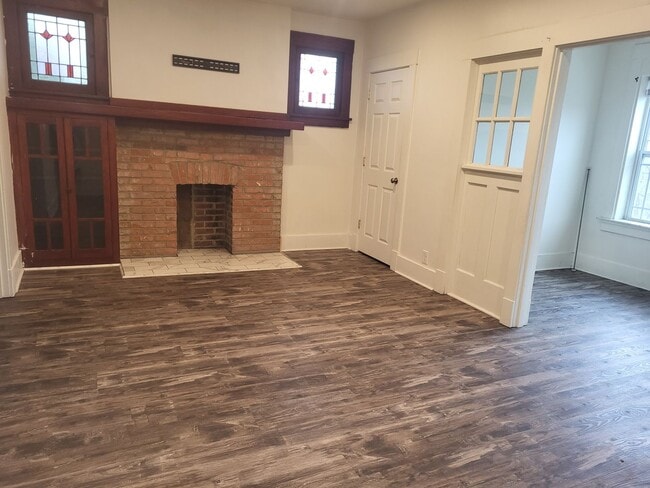 Photo - 315-315 Birmingham Ave Unit 2