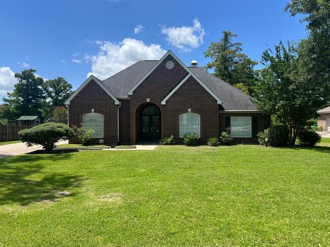 Building Photo - 4 Bed 3 Bath FULLY Furnished House South Lake Charles