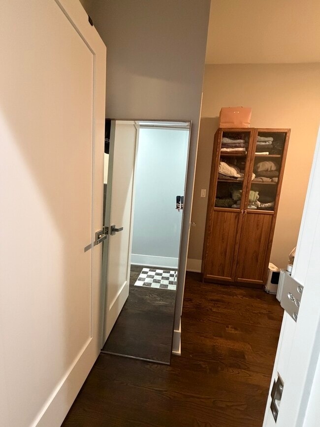 Photo - 1472 W Erie St Unit 1F