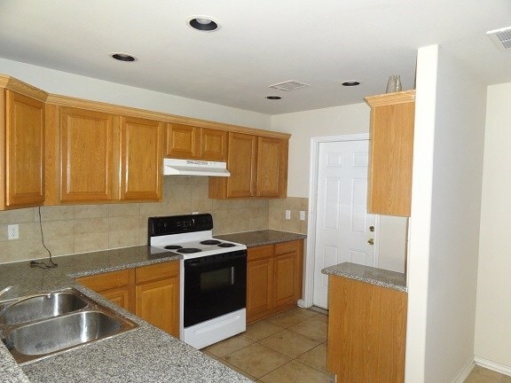 Building Photo - 1550 Village Way Dr