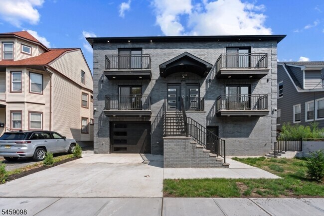 Photo - 144 N 14th St