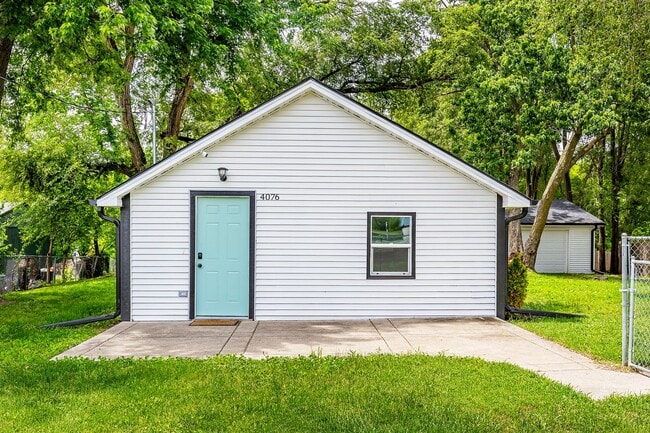 Building Photo - Newly Updated!! 3 Bedroom, 1 Bathroom Home in Des Moines!