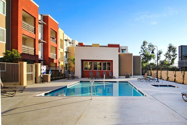 Swimming Pool - 807 West Rental
