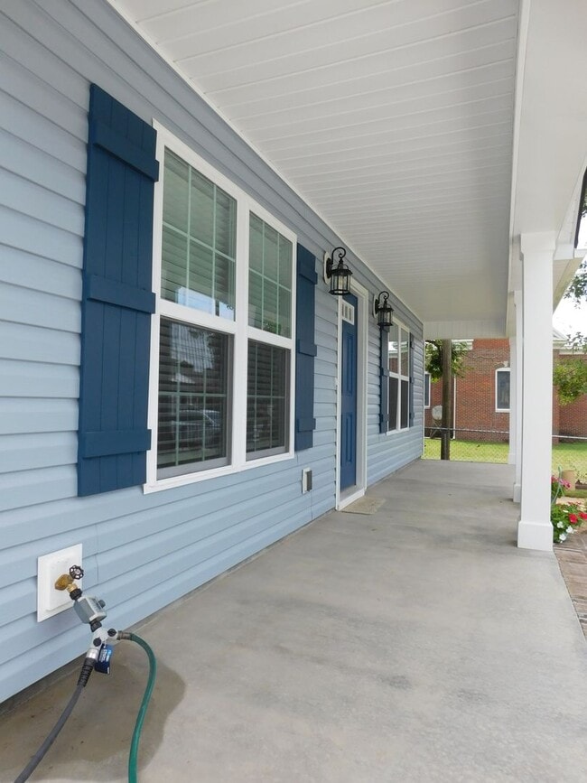 Photo - 710 B St