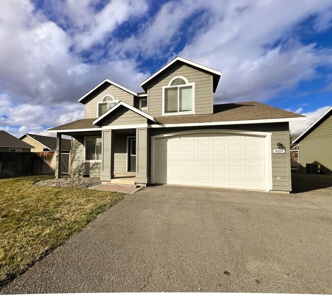 Building Photo - Fresh Paint and Flooring! Great Value and ... Rental