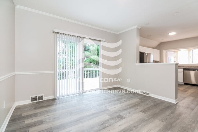 Photo - 1222 Main St