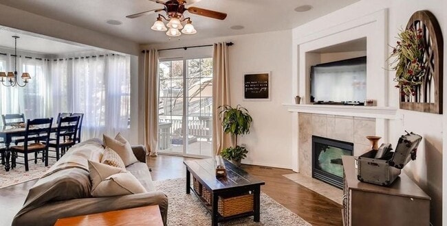 Photo - 6 month lease available! D20 5bdrm Home on...