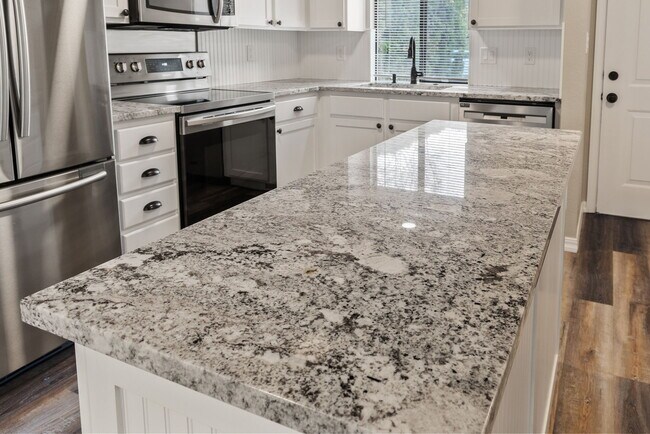 Photo - 1100 Excalibur Dr