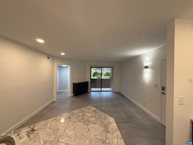 2108 Jefferson Park Ave Unit B