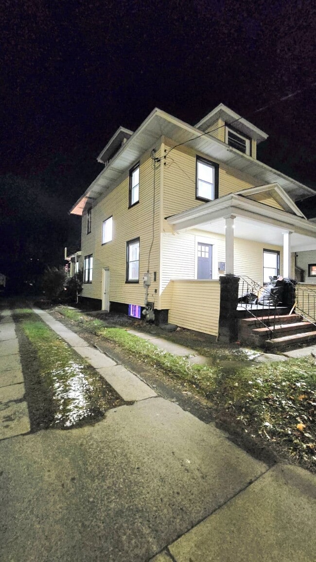 1704 E Main St