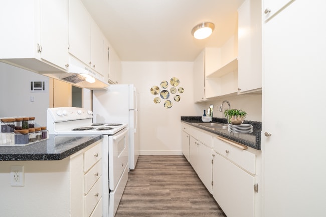 Building Photo - 570 S Lincoln Ave Rental