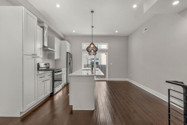 Photo - 1645 W Cabot St