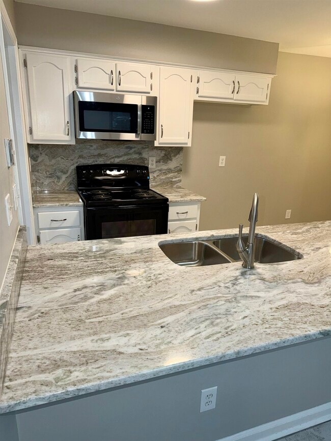 Photo - 4834 Sturbridge Ln