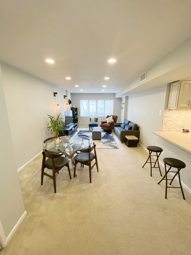 Photo - 5340 Holmes Run Pky Unidad Room 1