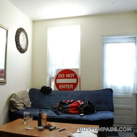 Building Photo - 220 Hanover St