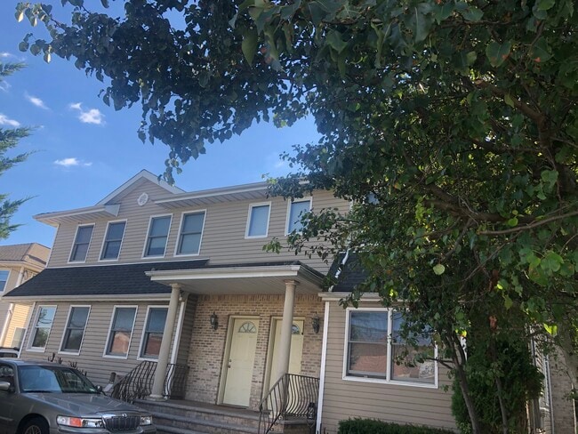 2nd Floor Apartment - 2870 Woods Ave Unit 2