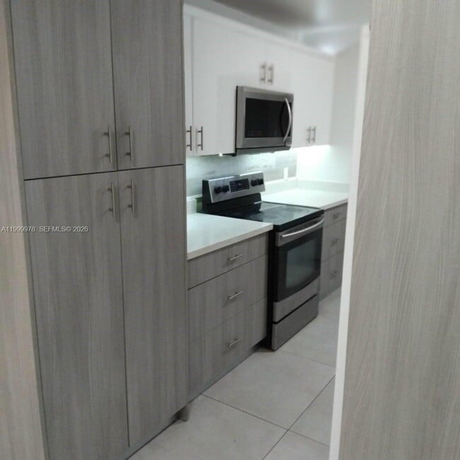 Photo - 1565 NE 48th St