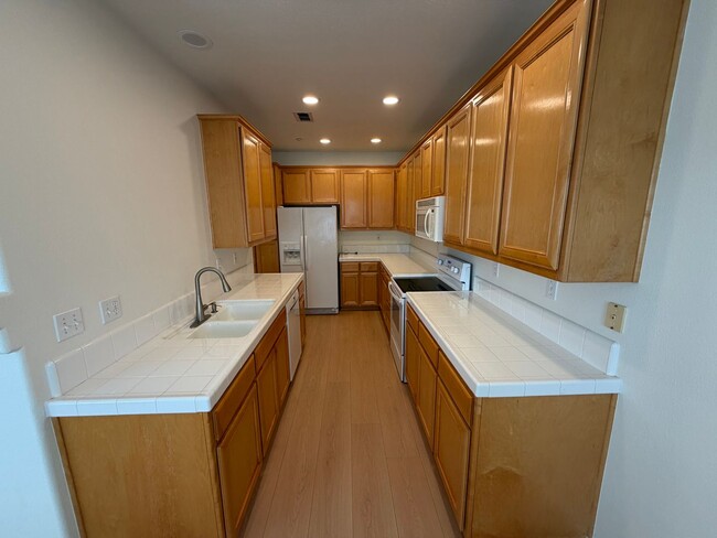 Photo - Dublin The Vineyards, 3 Bed 3 bath, Community Pool, Greenbelt, Close to 580 and BART