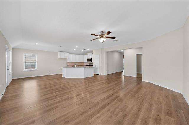 Photo - 222 Red Oak Dr