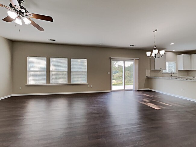 Photo - 9237 Seamill Rd