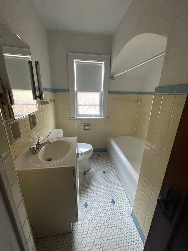 6516 Powell Pl Townhome Townhome Rental in Wauwatosa WI