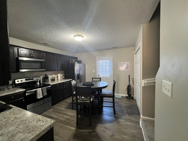 Photo - 205 Meadowbrook Ln