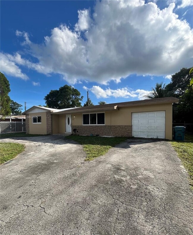 Photo - 150 NE 173rd St