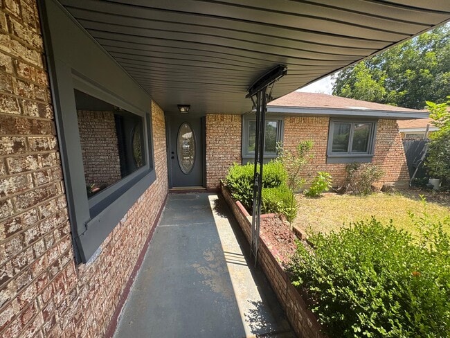 Photo - 5607 NW Beechwood Dr