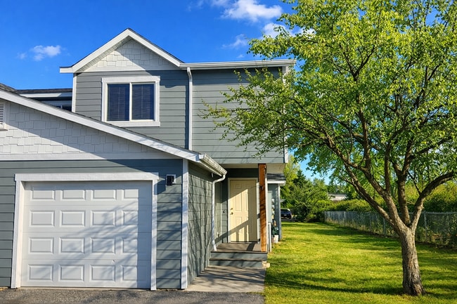 Building Photo - Bright & Convenient Townhouse Living!