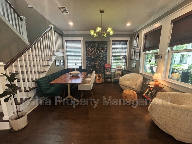 Photo - 211 E Adalee St