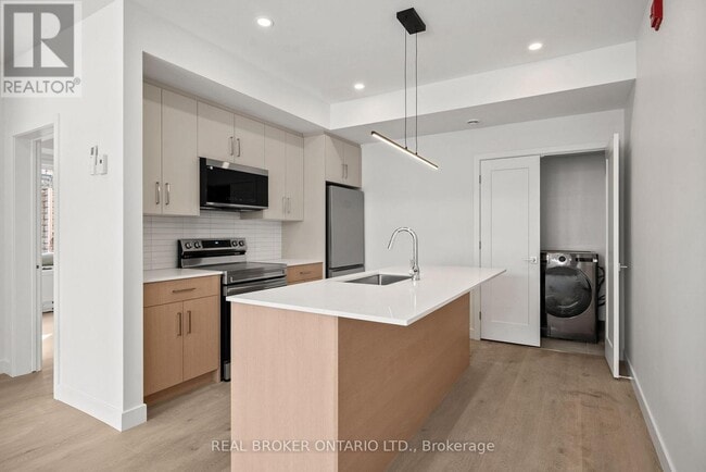 Photo - 184 Woodroffe Ave Unité 5