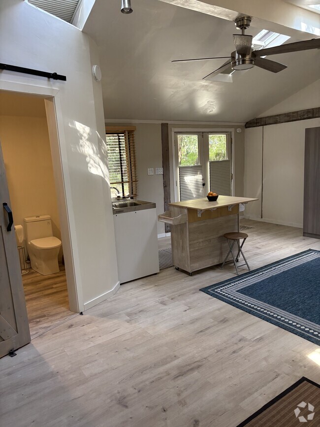 Building Photo - 420 Laurel Ave Unit #B Rental