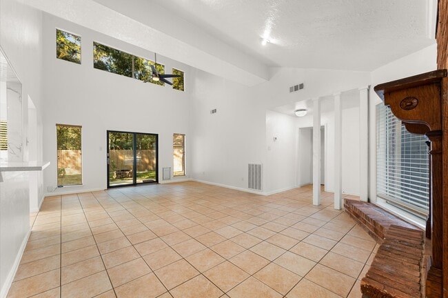 Photo - 33 Crystal Lake Ln