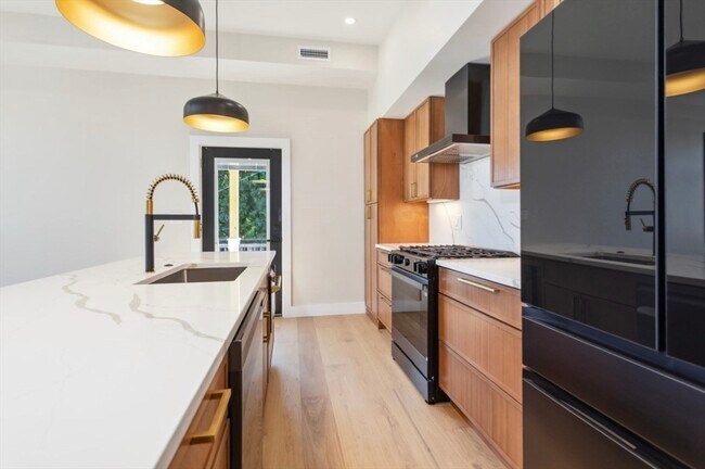 Photo - 57 Bellingham Ave Unidad 2