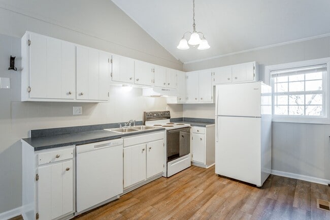 Building Photo - 5221 Old Trail Unit 5221