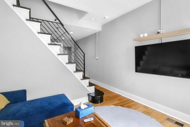 Photo - 441 E Flora St