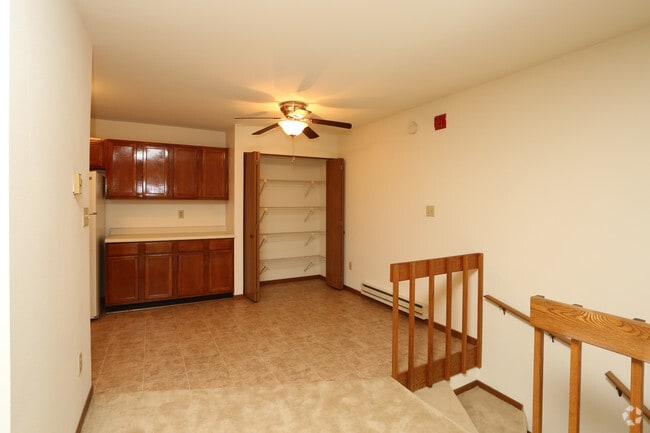 2BR, 1BA - Upper