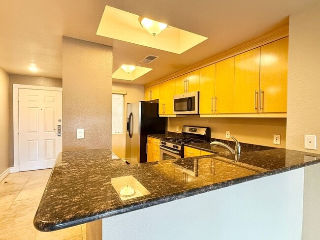 Building Photo - Meridian 2 BDR /2 BATH Luxury Condo - RESO...