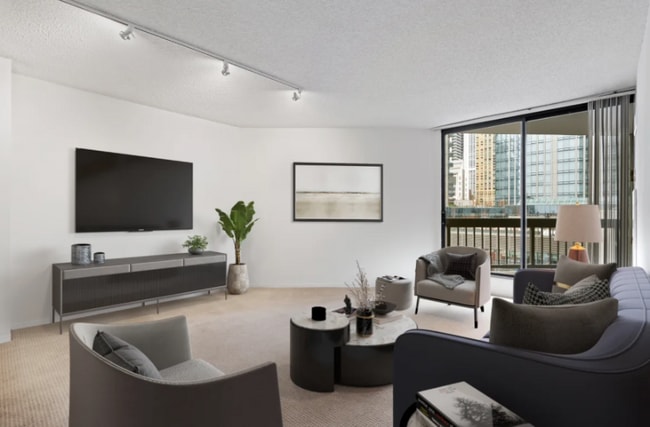 Photo - 755 N Dearborn St