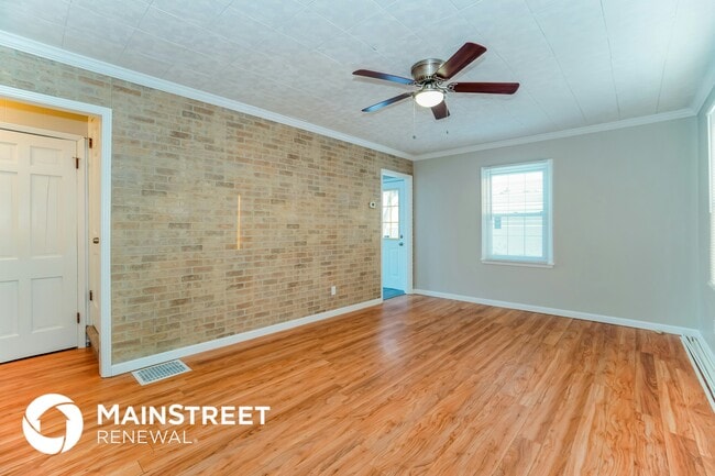 Photo - 494 Eldon Ave