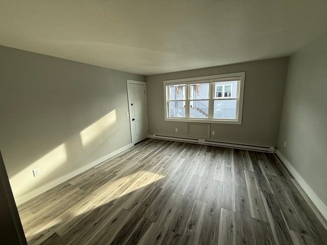 Building Photo - 12 Hunnewell Rd Unit 2R Rental